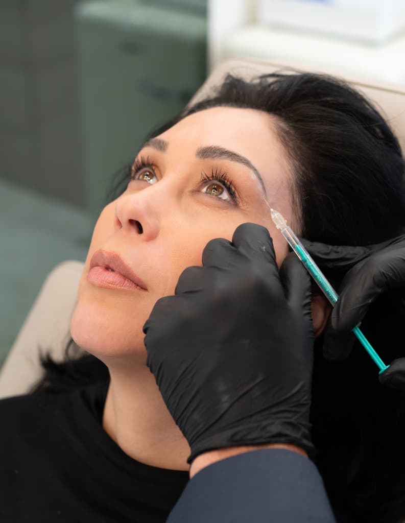 Botox® Browlift Injektion fuer einen offenen und wachen Blick