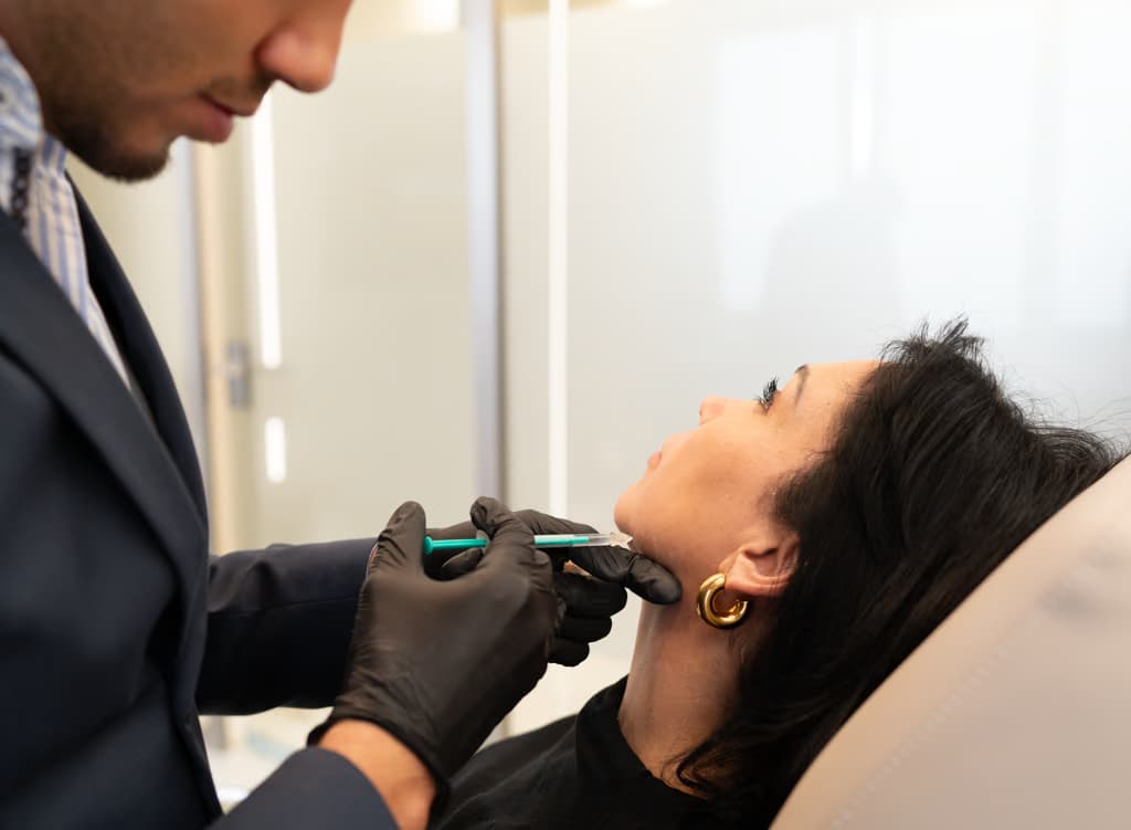 Nefertiti Lift mit Botox® zur Straffung von Jawline und Hals