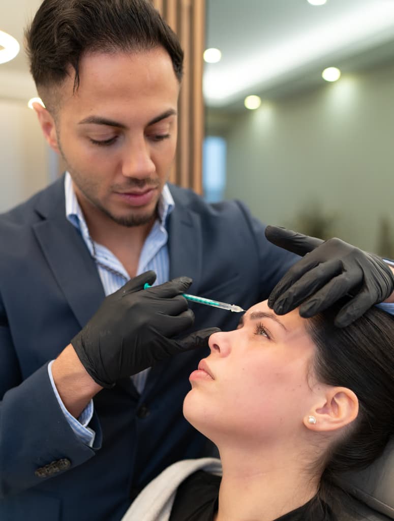Botox®-Behandlung der Zornesfalte zwischen den Augenbrauen in München